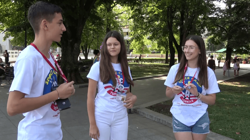 ВИДЕО: Трима младежи от Русе посетиха летния космически лагер на НАСА