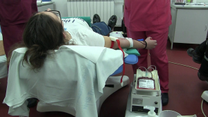 Може ли платеното даване на кръв да спре недостига по болниците?