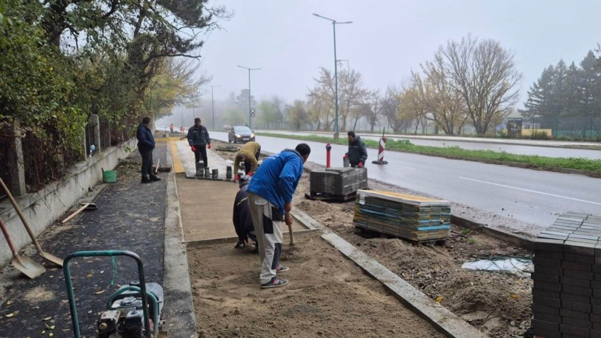 ВИДЕО: Ограничават за месец пешеходното движение в два участъка от ул. &quot;Цар Освободител&quot; в Търговище