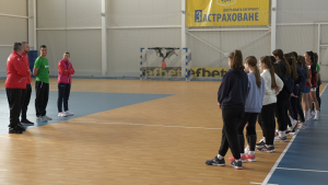 Девойките на ХК "Бяла" на тренировка с националните треньори и звездите на мъжкия национален отбор
