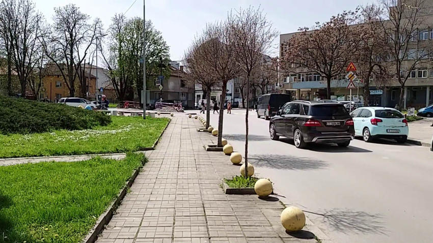 ВИДЕО: Изкопни работи временно ограничават движението по участък от улица в Търговище