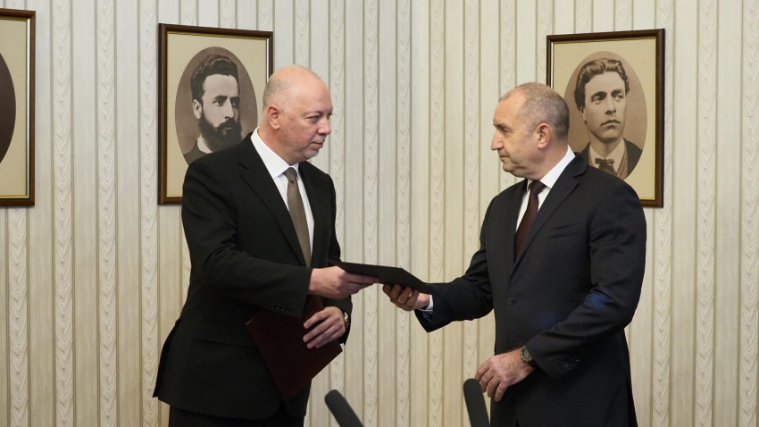 ВИДЕО: ГЕРБ - СДС върна неизпълнен първия мандат за съставяне на правителство